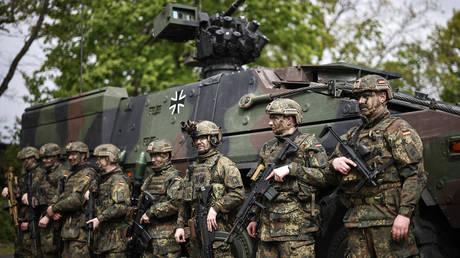 Germany to target ex-soldiers in forced drills – Spiegel