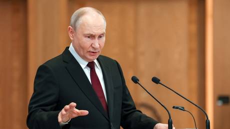 Western media coverage of Starobelsk is ‘making fools’ of audience – Putin (FULL VIDEO)