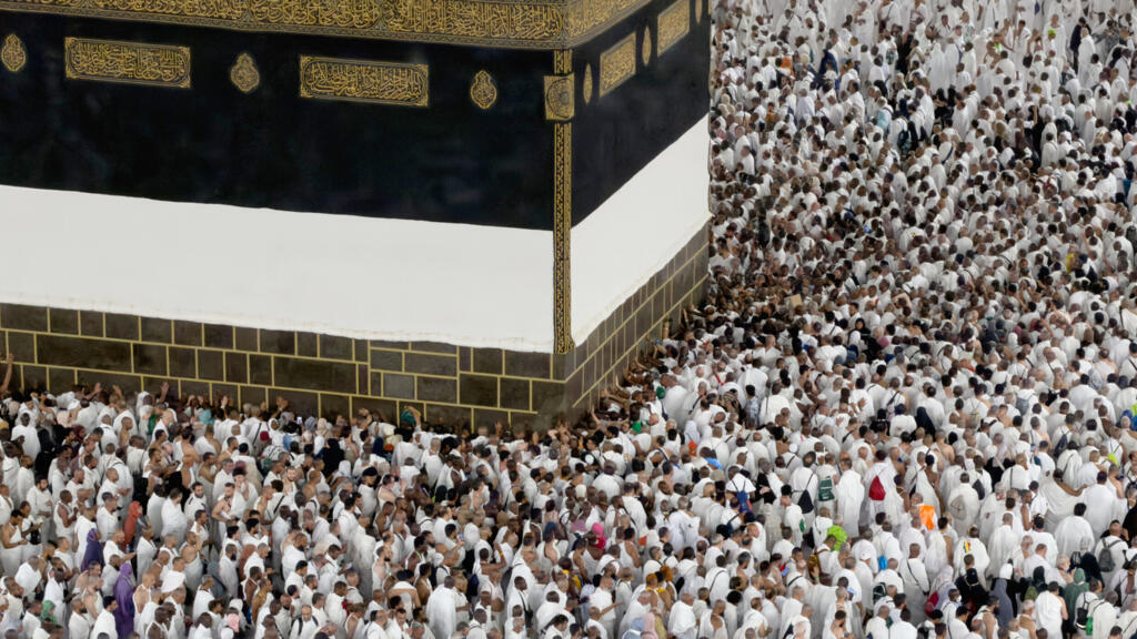 Despite Middle East war, foreign pilgrims flock to Mecca for hajj