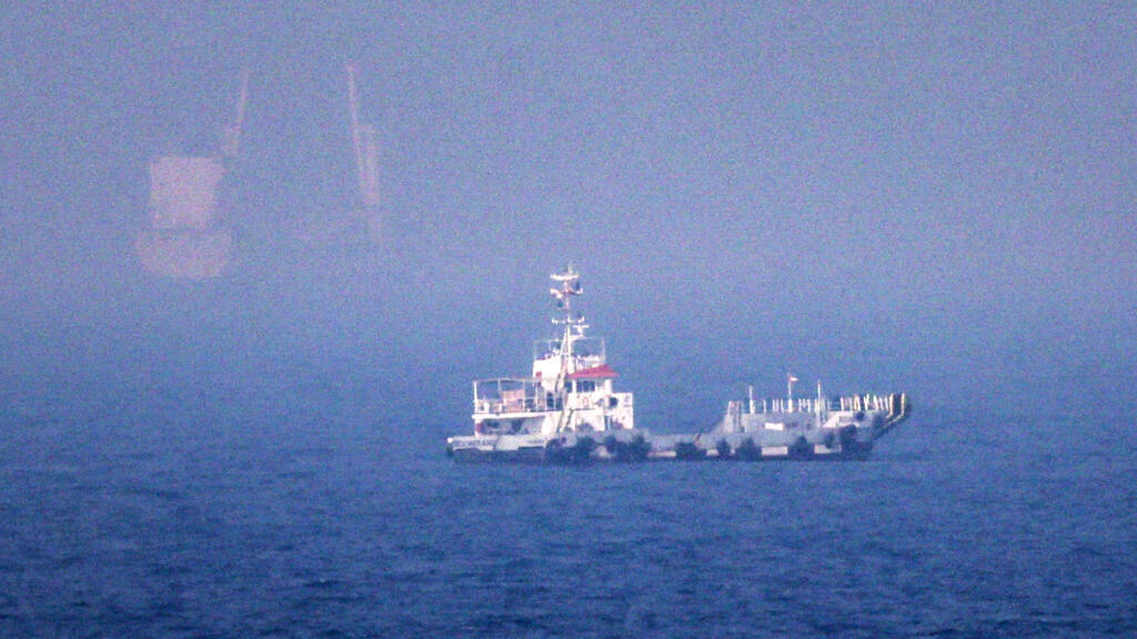 US military reimposes naval blockade on Iranian ports, launches new strikes