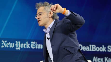 AI industry is ‘effing insane’ – Palantir CEO