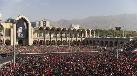 Mourners demand ‘revenge’ for slain Iranian leader (VIDEOS)