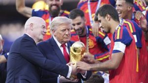 Trump personally presents World Cup trophy to Spain (VIDEOS)